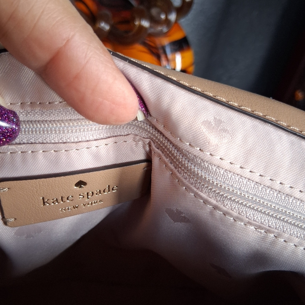 Kate Spade White and Tan Quilted Crossbody Bag Neon Yellow Detail Chain Strap - Picture 12 of 12